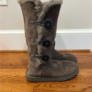 UGG Bailey Button Triplet II gray boots